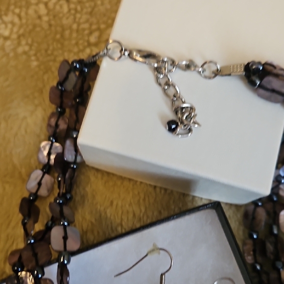 Chic Shell Pendant Necklace Set - Picture 4 of 6